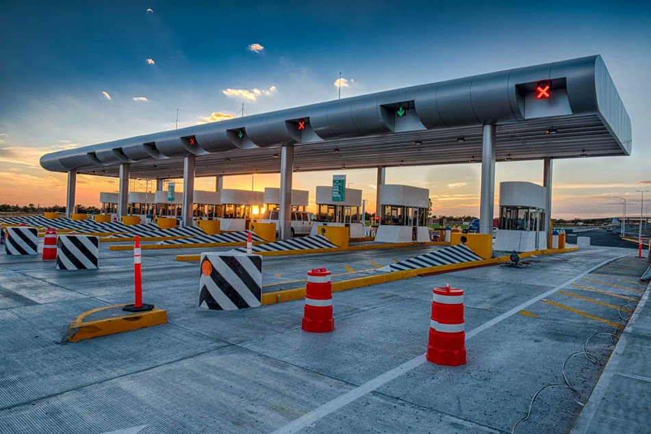 autodinamicomx's tweet photo. Atención, si viajas en carretera esto te interesa... 🛣📈

La 'Secretaría de Infraestructura, Comunicaciones y Transportes' ha anunciado un aumento en las tarifas de peaje en las carreteras de México ---> https://t.co/zvOsbYuer1 https://t.co/3gRyYydVpd