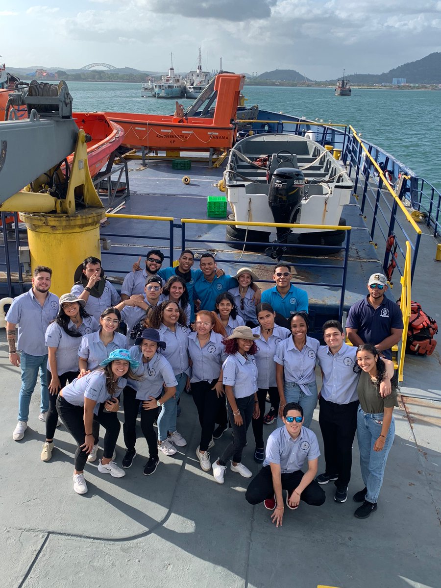 umaritima's tweet photo. Estudiantes de II año de la carrera de biología marina (FACIMAR), en gira académica donde pasarán 3 días en el buque escuela Altas III, de la @umaritima practicando métodos de muestreos en campo. #SoyUMIP https://t.co/XbIy51MeC6