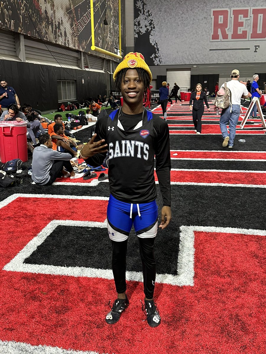 Freshman semester transfer Tr’Darius Taylor hits the National Standard in the 60M with a time of 6.88. Tr’Darius went from 7.13 to 6.88 in three weeks 🐆⚡️