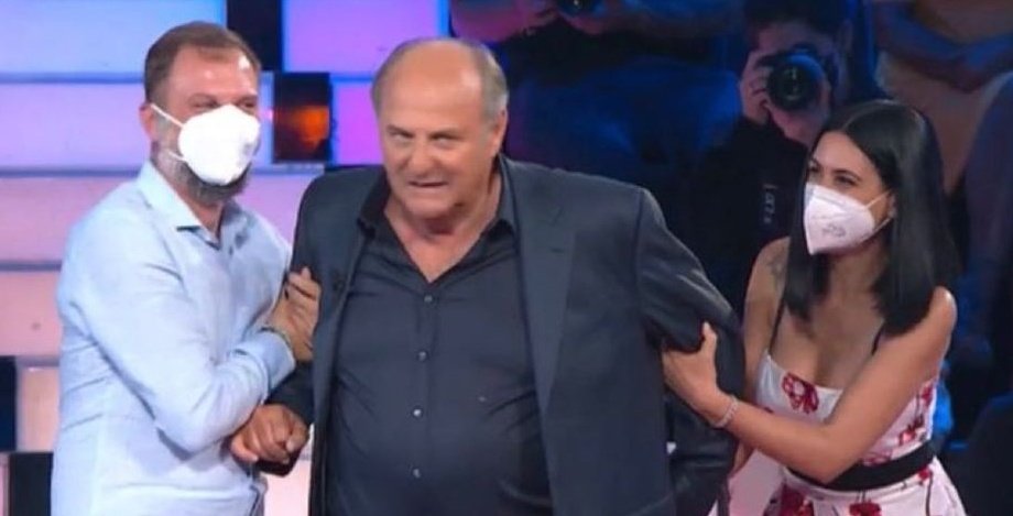 saudadhe's tweet photo. chiara francini e il discorso importantissimo sulla maternità che viene vista come unica realizzazione nella vita di una donna, alle due di notte #Sanremo2023 https://t.co/b7MiUDTwD0