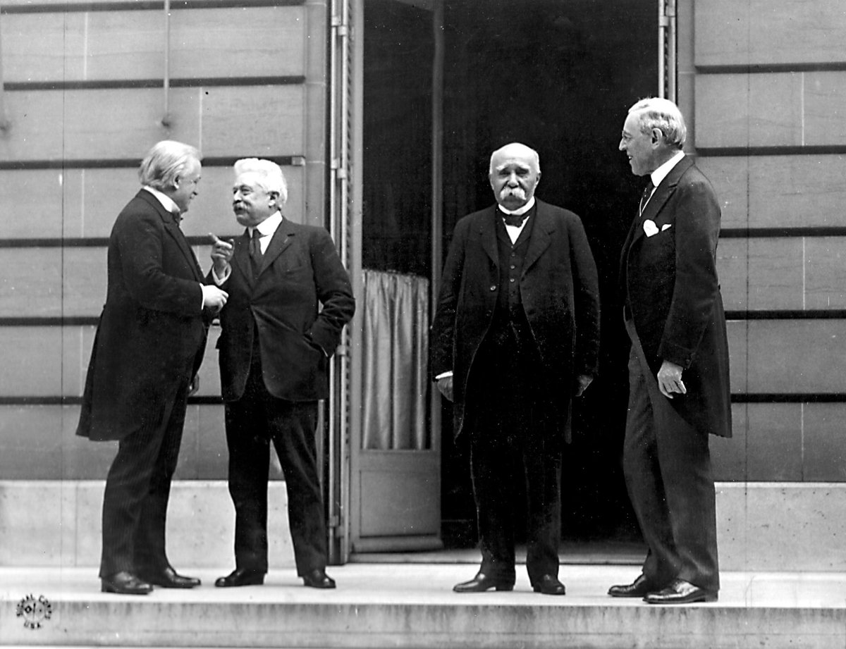 ayulissad's tweet photo. The Big Four were significant to US history because they negotiated the Treaty of Versailles. Group consisted of David L. George, Georges Clemenceau, Vittorio Orlando, &amp; Woodrow Wilson. Political effect of the gathering was the achievement of putting the blame on (1/2) https://t.co/5OQGRYg8o8
