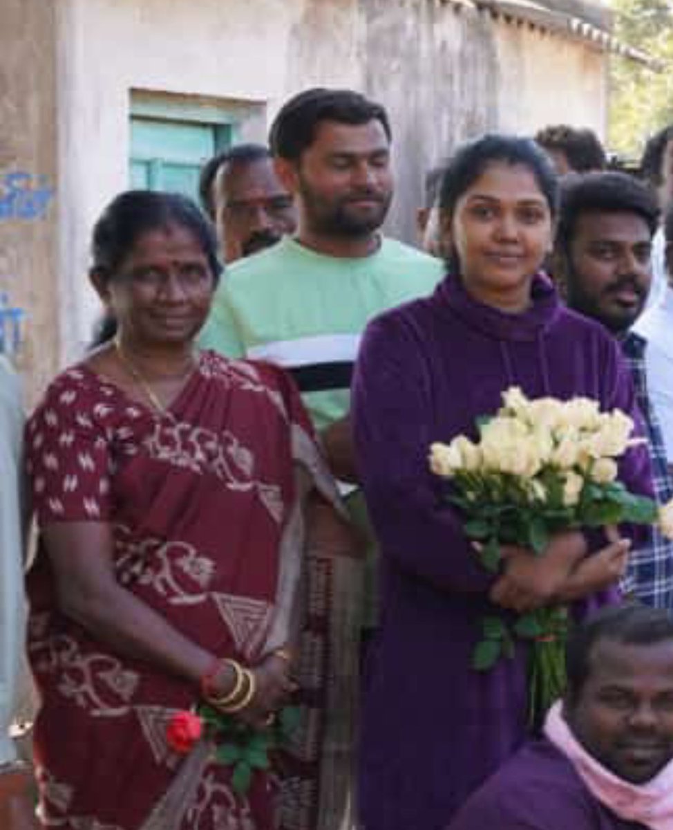 RIYTHVIKAFAN's tweet photo. @Riythvika &amp; அம்மா ❤️ https://t.co/47EtFw7T4y