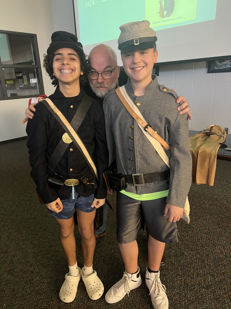 A big thank you to ⁦<a href="/KrimmelKISD/">Krimmel Intermediate</a>⁩ for inviting me out today to spend time with the 8th Graders talking about the Civil War! Had a fantastic time!! ⁦<a href="/KleinISD/">Klein ISD</a>⁩ ⁦<a href="/KleinSocStudies/">Klein Social Studies</a>⁩ ⁦<a href="/Kleinhistorical/">WunderlichFarm</a>⁩ #livinghistory