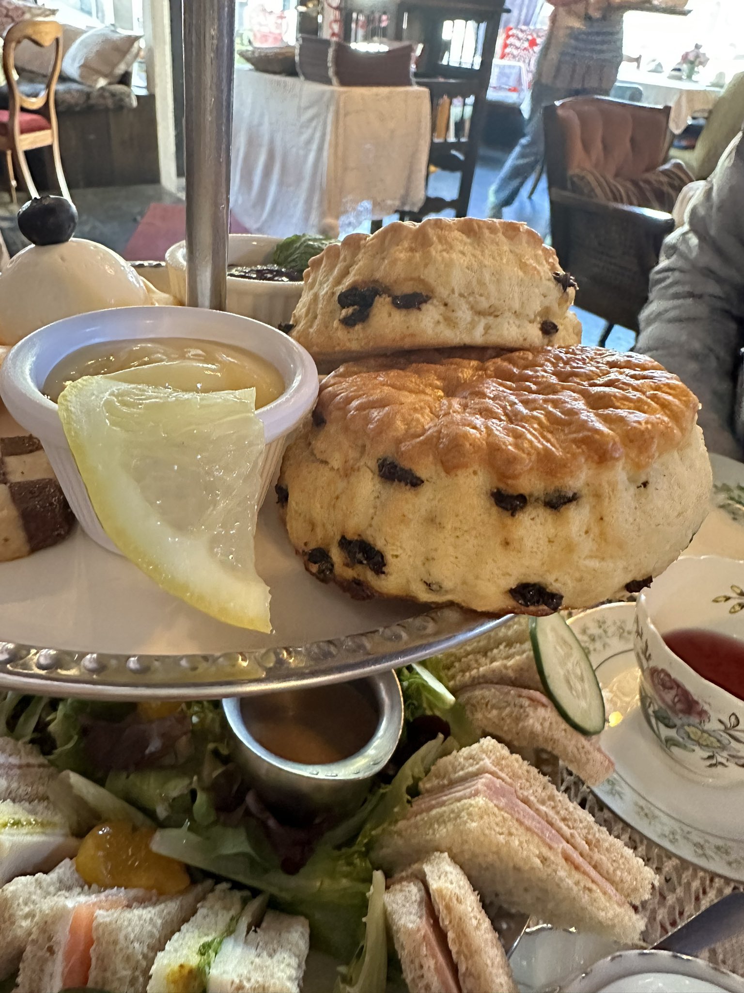 趣味食事ページ NEWOPENのあした葉さんの極生アジフライ食べてきたよ😋鰹節の猫