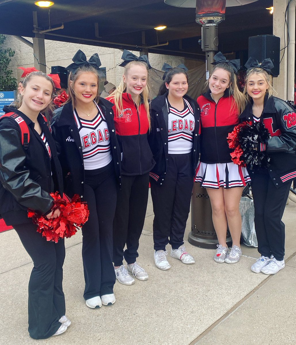 We had a great time spiriting on the red carpet at the night to shine prom! ❤️
