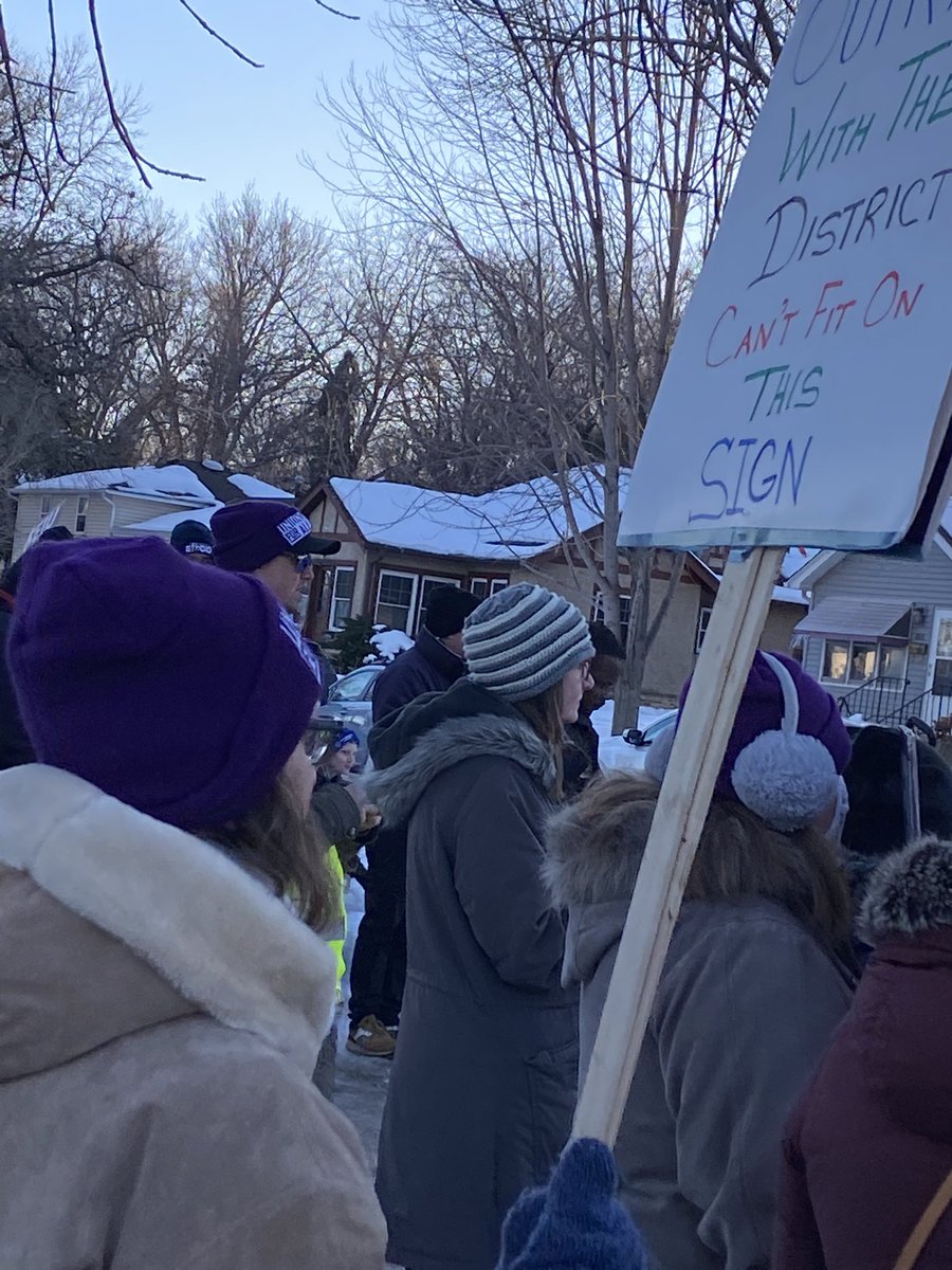 EdMNHastings's tweet photo. Thank you to all those out supporting our food service workers on the picket line today!  We support you!  Thanks to our members, teachers from SCEA (Stillwater) and UTSWC (South Washington County) as well as several other unions standing in solidarity! https://t.co/sEMsdTTfnv