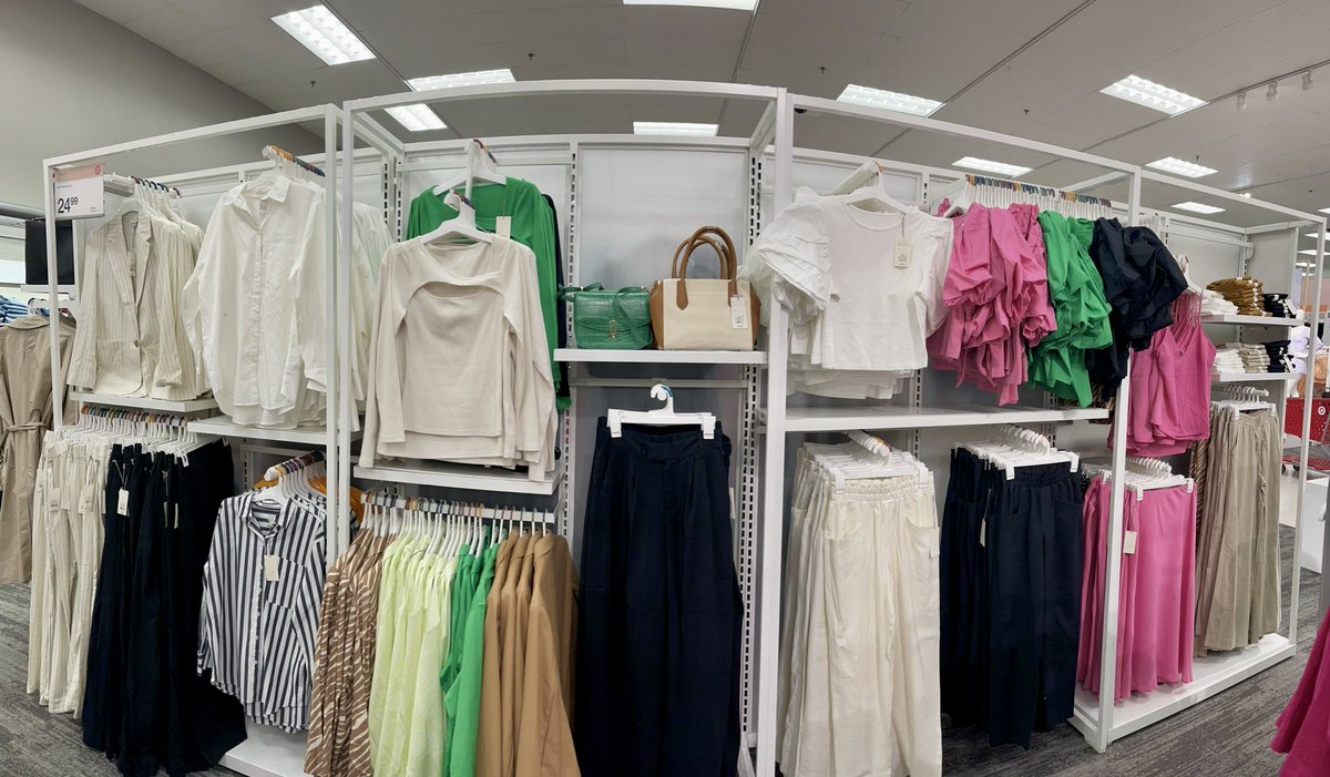 MaySandlin11's tweet photo. Some of my favorite AND sections of the new floorpad update✨ #target #visualmerchandiser #neutrals #brights #outfitting #foundationshop #fashionshop #accessories https://t.co/jo8ye4mlKV