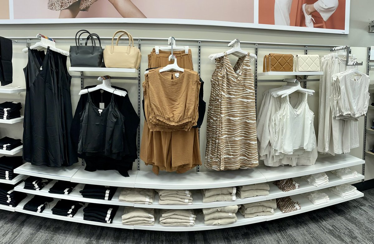 MaySandlin11's tweet photo. Some of my favorite AND sections of the new floorpad update✨ #target #visualmerchandiser #neutrals #brights #outfitting #foundationshop #fashionshop #accessories https://t.co/jo8ye4mlKV