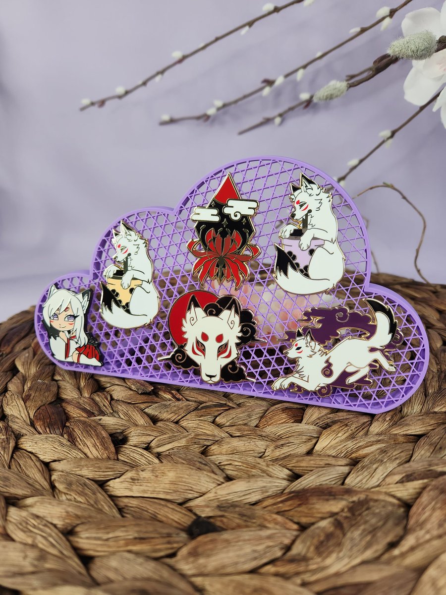 Love foxes/bubble tea/Okami/Kitsunes? I got you covered 😎
(Spider lily inspired from Inuyasha)

#enamelpins #pincollection #pincollector #kitsune #okami #foxpin #smallbusiness
