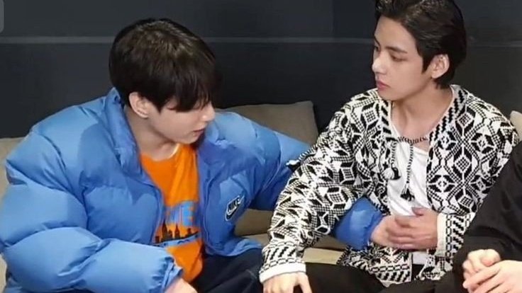 purplesNgreen's tweet photo. why do they always look like boyfriends?! https://t.co/JwpvzsOIks