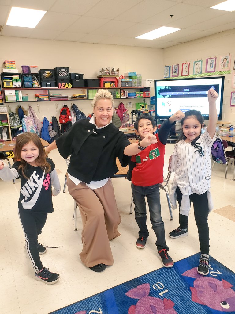 These super readers got to read to some special guests today! Thank you @ChristineBald18 <a href="/cskoczylas78/">Crystal Skoczylas</a> and @AngieJoy9 for spending time with us today. 💙📚💙
#D109Pride <a href="/BrodnickiSchool/">Brodnicki School</a>