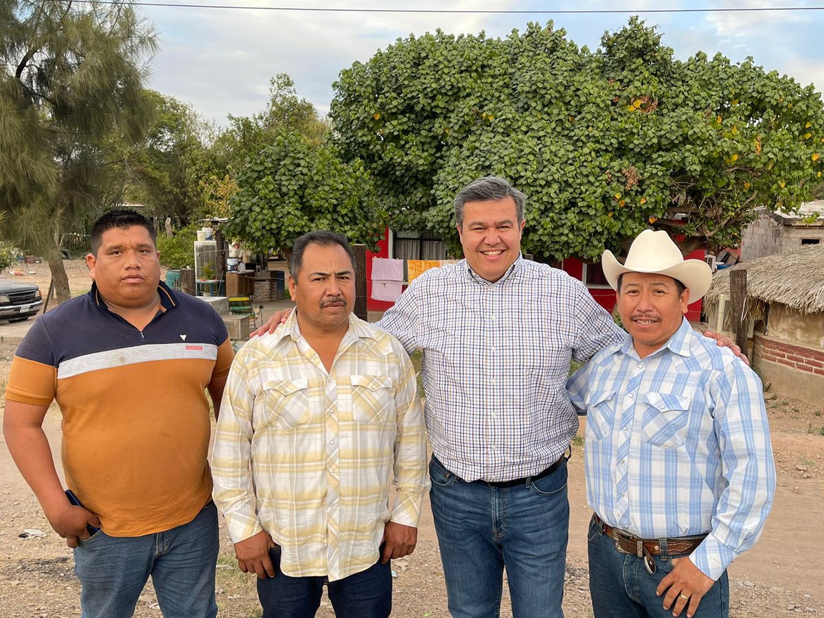 Llegué de pasada a Pótam, a saludar a mis amigos de la Cooperativa Pesquera Comunidades Yaquis 🐟 y al Presidente, mi estimado Francisco “El Chico” Moroyoqui. 
😀
¡Ánimo!