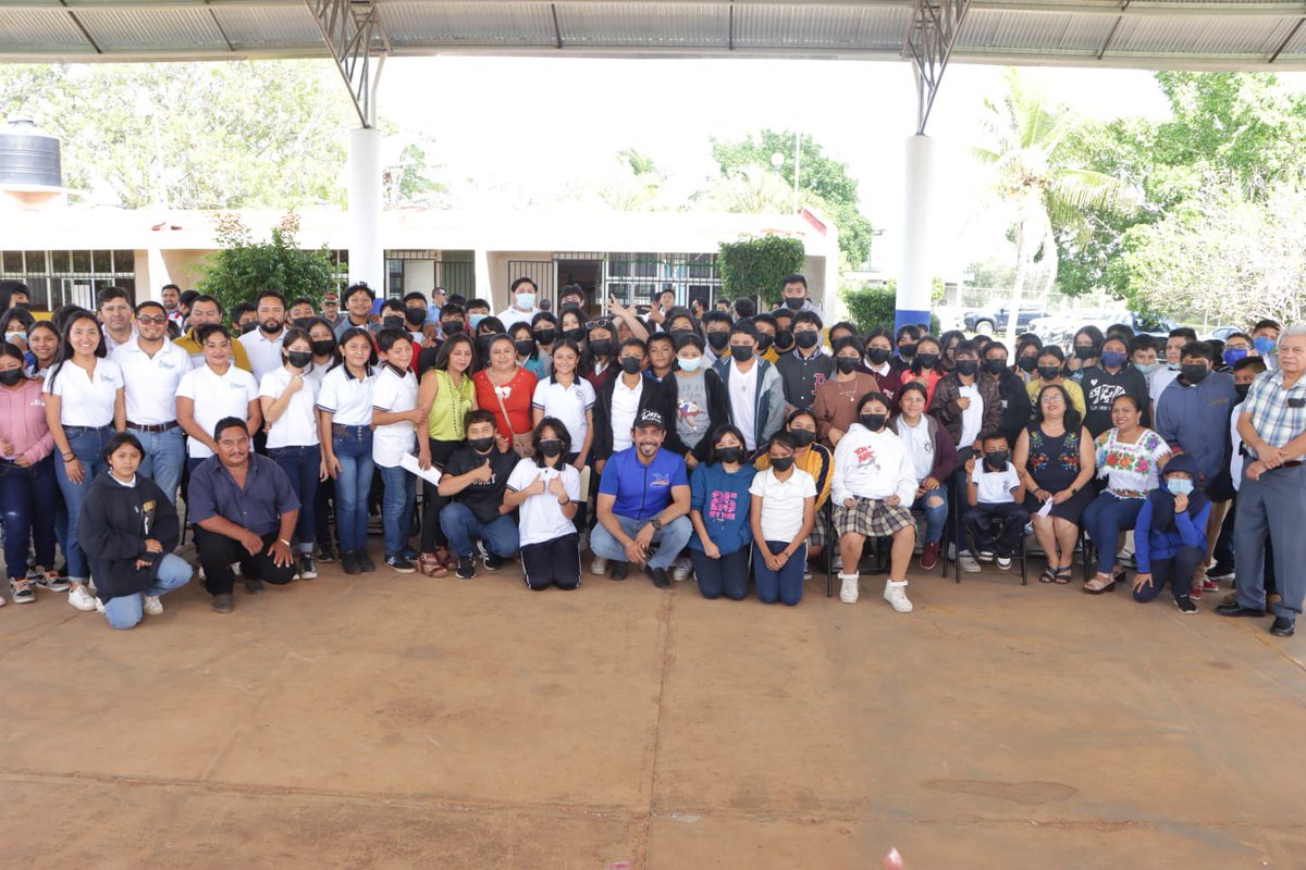 RafaMontalvoMx's tweet photo. Hay cosas invaluables, como dejar una huella de trabajo que perdure siempre. Entregamos hoy el domo escolar 15 en la Secundaria Tecnica de #Yotholin. Misión cumplida! Que los hechos hablen más que las palabras.! #ElLegadoMasGrandeEsTicul https://t.co/p9EBeIQLJO