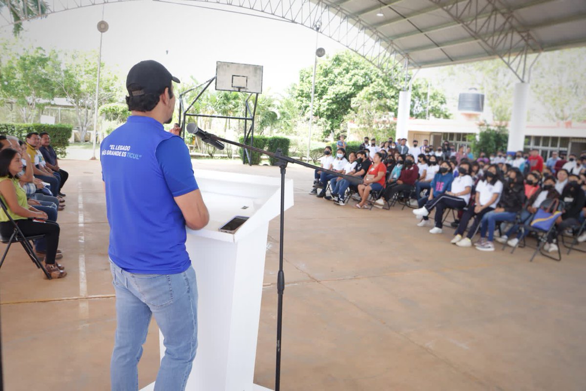 RafaMontalvoMx's tweet photo. Hay cosas invaluables, como dejar una huella de trabajo que perdure siempre. Entregamos hoy el domo escolar 15 en la Secundaria Tecnica de #Yotholin. Misión cumplida! Que los hechos hablen más que las palabras.! #ElLegadoMasGrandeEsTicul https://t.co/p9EBeIQLJO