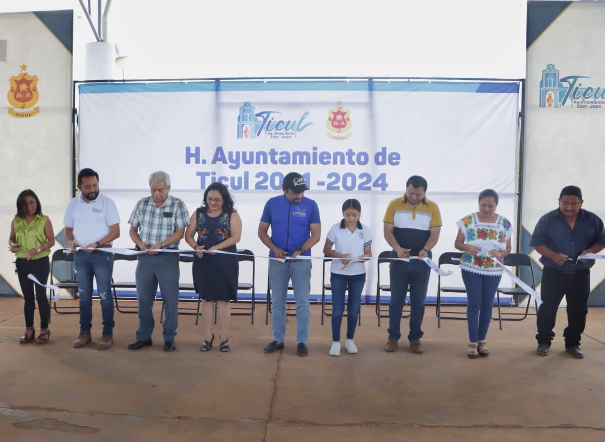 RafaMontalvoMx's tweet photo. Hay cosas invaluables, como dejar una huella de trabajo que perdure siempre. Entregamos hoy el domo escolar 15 en la Secundaria Tecnica de #Yotholin. Misión cumplida! Que los hechos hablen más que las palabras.! #ElLegadoMasGrandeEsTicul https://t.co/p9EBeIQLJO