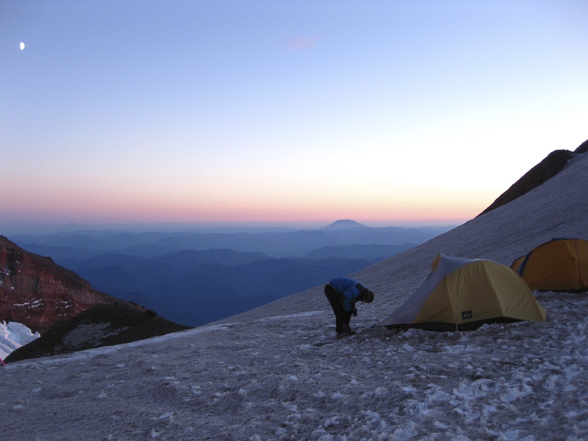 USGSVolcanoes's tweet photo. Cascade volcanoes at normal background levels of activity: https://t.co/2s08QEkqp5. It was a seismically quiet week, with just a few EQs detected at Rainier &amp; Hood. Photo taken Sep 8 on Rainier with Mount St. Helens in the distance (Hood also visible on horizon at far left). https://t.co/QtAQayIyPQ