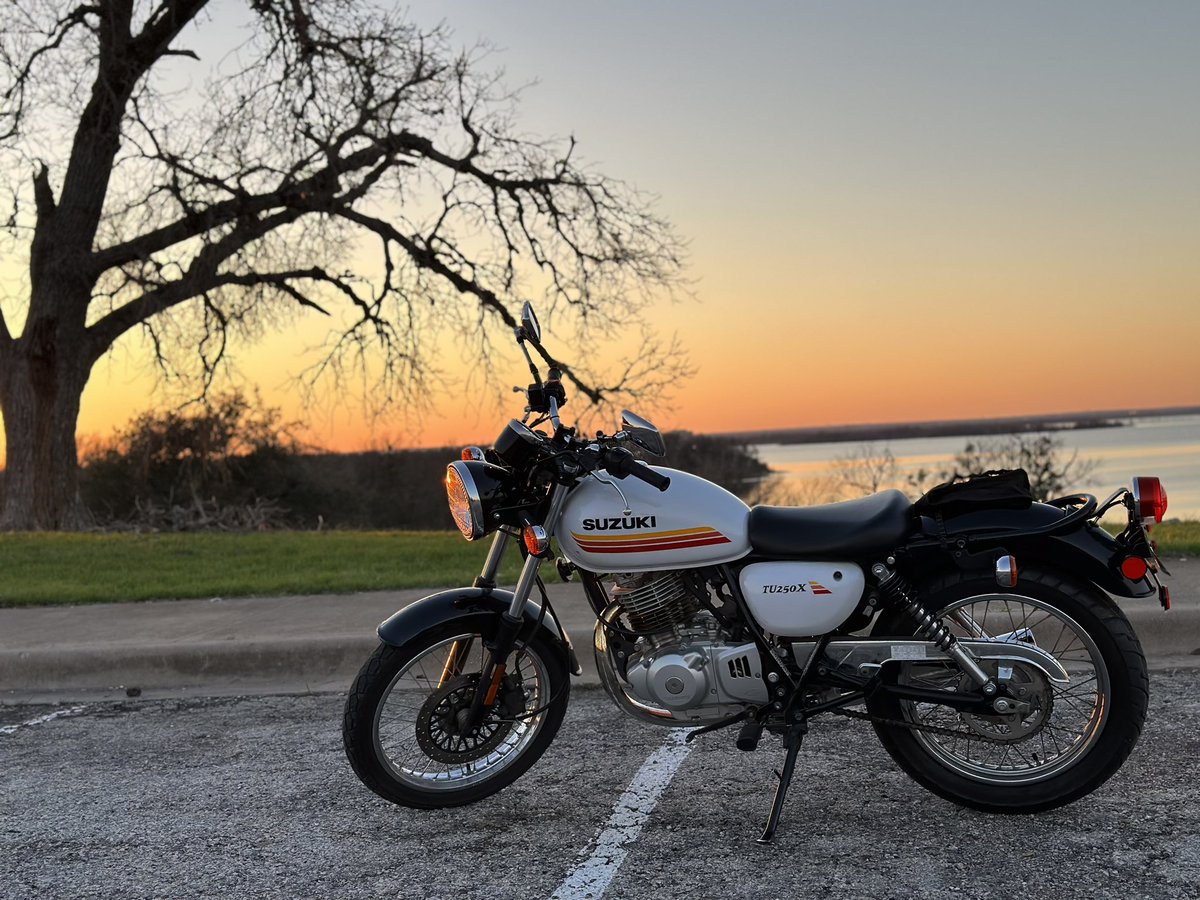 BrookeEden96's tweet photo. finally got to bust this baby out after a hot minute &amp; riding is truly one of the few things that make my head get quiet. she lookin’ goooooooood &amp; brain is feelin’ gooooooooood. https://t.co/rVhbsOzkcF