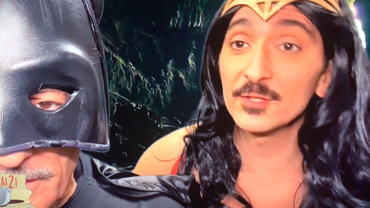 MA CHE MINCHIA STIAMO GUARDANDO STO MALE HAHAHAHA #Sanremo2023 #vivarai2 #VivaRai2VivaSanremo