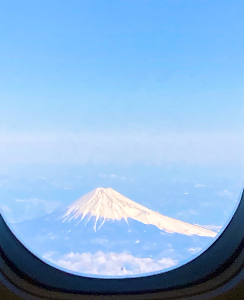 matt_masui's tweet photo. きょう富士山めちゃみえる。羽田からもくっきり🗻 https://t.co/oScjjiqb7T
