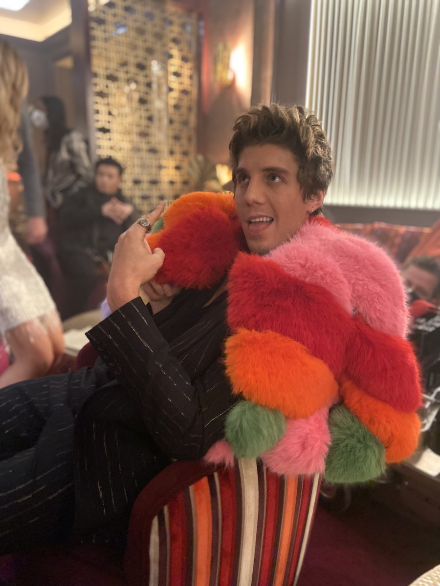 for the record we still don't know whose fur coat this is... 📸: <a href="/NiccyHLin/">Niccy Lin</a>