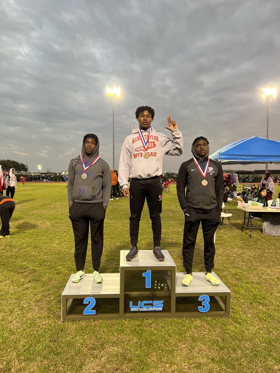 Congratulations to Senior Michael “JJ” Nworu on winning the 200 Meter Dash at the Pasadena Brown Relays‼️
