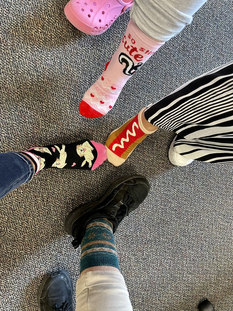 his_Tori_'s tweet image. Fun sock Friday!! Lots of student participation today, which I LOVE 😍 Now ready for a relaxing weekend 😎 #FunSockFriday #OneSWARM @wwhshornets @athanasontraci @HernandoSchools @Ed_LaRose @LauraBBurgess1