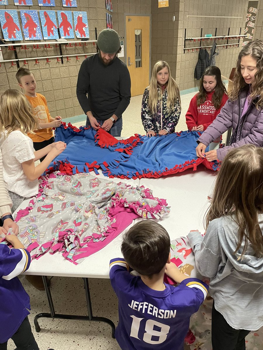BWPrincipal279's tweet photo. Basswood Gives Back at tonight’s Spaghetti Dinner, A great event that helps others in our community!
#nonperishablefoodcollection
#blanketsforelderly
#valentinesforall 
#BWGB
@ISD279 https://t.co/TPfYBowrnX