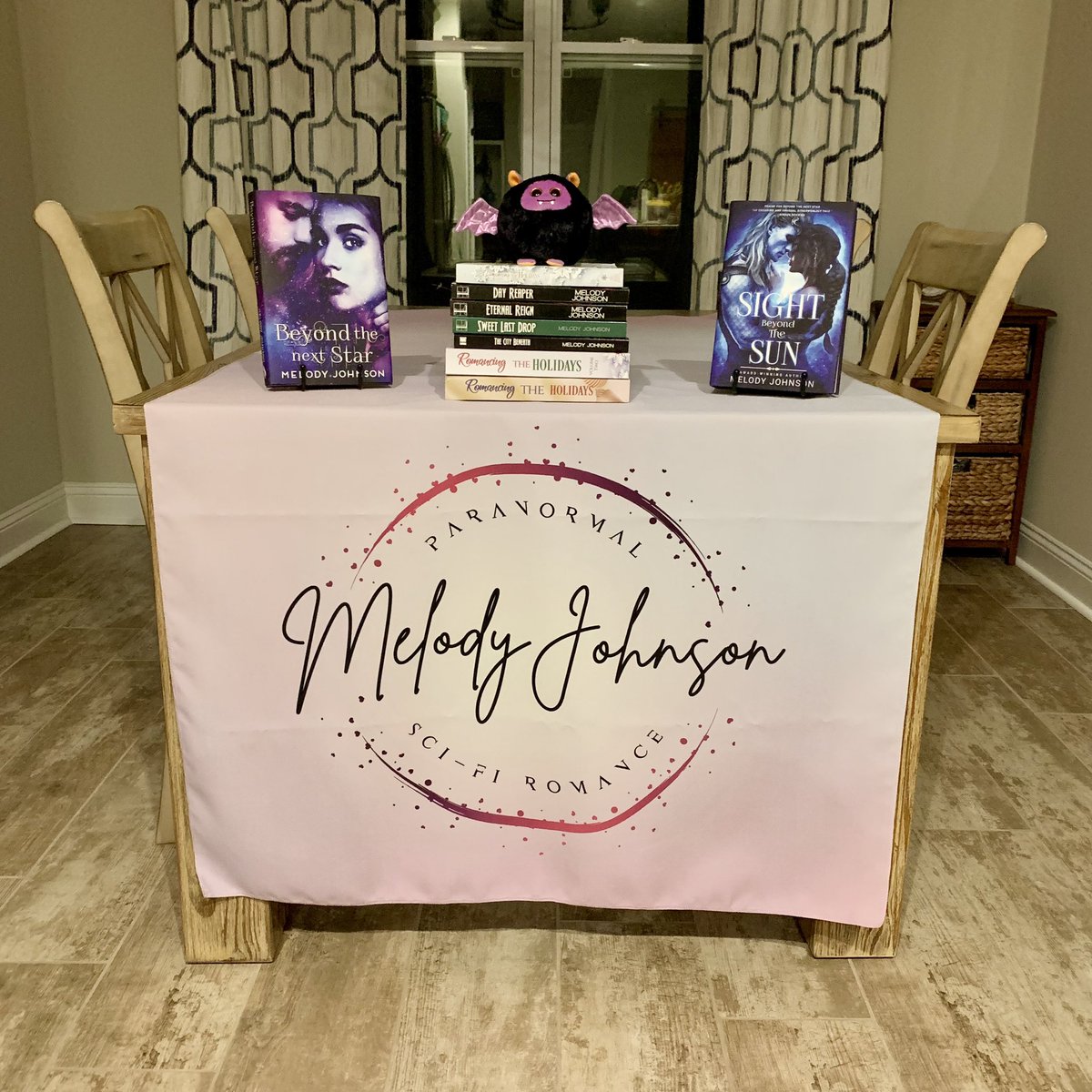 Book mail!! (Kind of.) My new table runner delivered today, and it’s gorgeous! 😍 I can’t wait to put it to good use next Saturday at the Amelia Island Book Festival! 📚 #bookfestival #booksigning #tabledecor #writersofinstagram #authorsofinstagram #authorlife #romancebooks