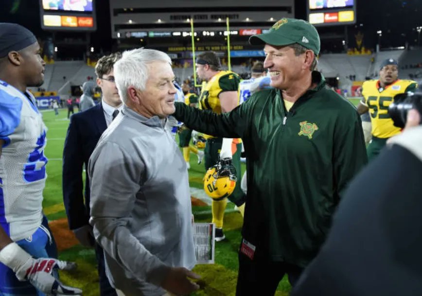 AZSportsHistory's tweet photo. 2/10/19 β In front of only 11,751 fans at #ASU Sun Devil Stadium, the Arizona #Hotshots opened their inaugural (and league's only) season with the Alliance of American Football league #AAFL with a 38-22 win over the Salt Lake Stallions. John Wolford: 18-29-275-4. #AZHotShots https://t.co/dZYY84smgT