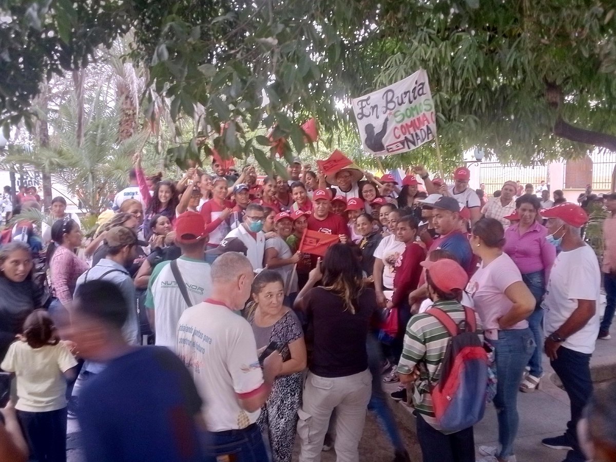 ComunaMilagroSP's tweet photo. 🚩Carajo aquí nadie se rinde en la #Conuna y apoyamos las gestión del Alcalde Comunero @AngelPradoSP el cual trabaja para el pueblo y con el pueblo @VocesUrgentes @jaarreaza @PartidoPSUV en Simón Planas grita con alegría #SiSePuedeVzla https://t.co/24dHXGsBIf