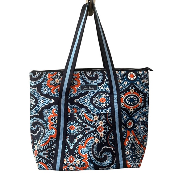 KjPosh's tweet photo. So good I had to share! Check out all the items I'm loving on @Poshmarkapp #poshmark #fashion #style #shopmycloset #verabradley #oneill #americaneagleoutfitters: https://t.co/hoC13tont2 https://t.co/tV2WUzEeAt
