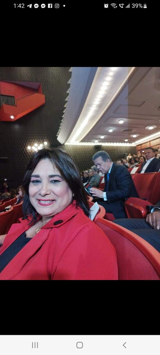 FatimaRoqueR's tweet photo. Que alegría compartir con mi Presidente Leonel Fernández la premier del Documental Caamaño Militar a Guerrillero, en el Teatri Nacional https://t.co/nApa6zTqVp