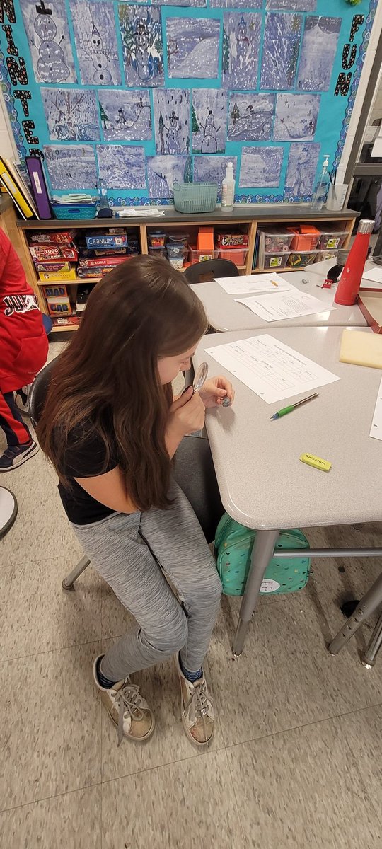 SRacco's tweet photo. Grade 4 geologists @svdptiger exploring the properties of rocks and minerals. https://t.co/TrJQoh6PPD