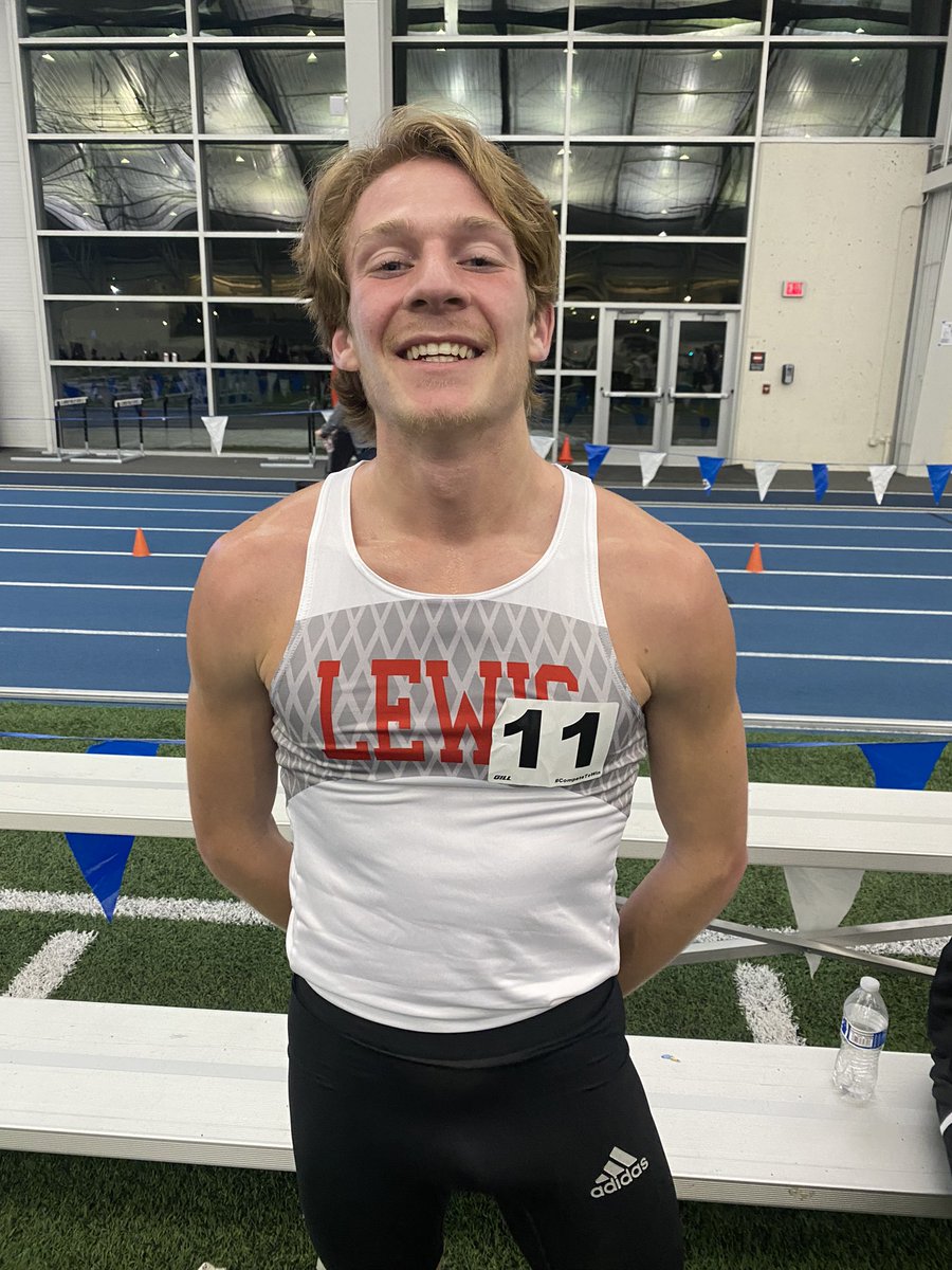 8:12 for 3k tonight 5 sec PB, NCAA d2 national mark, #2 in school history ✈️✈️✈️