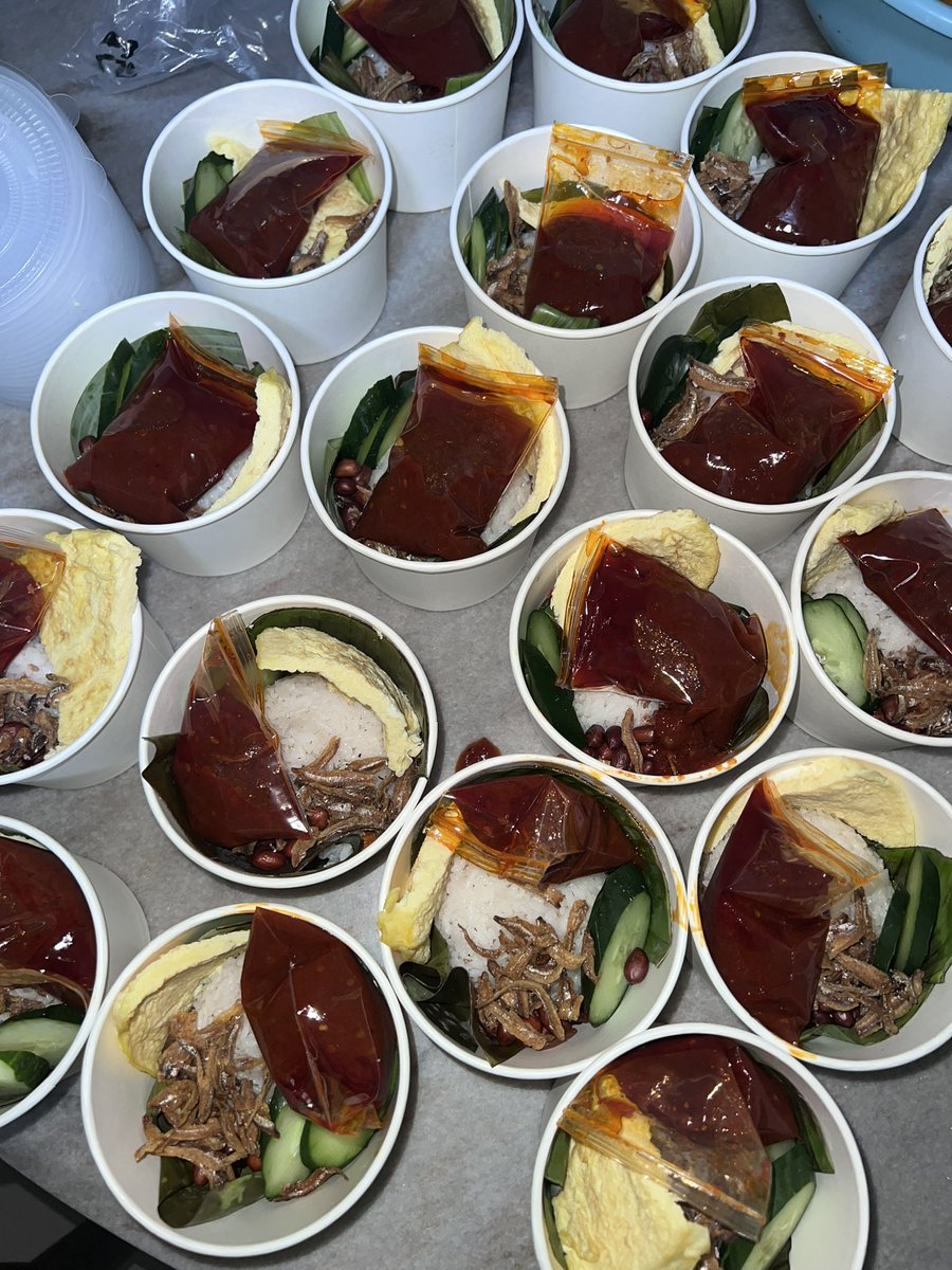 XXXbyefelicia's tweet photo. Nasi lemak Grab &amp; Go !!!! Sapa nak nasik lemak!!!! Harini freeeeee https://t.co/bgcYUTSFem