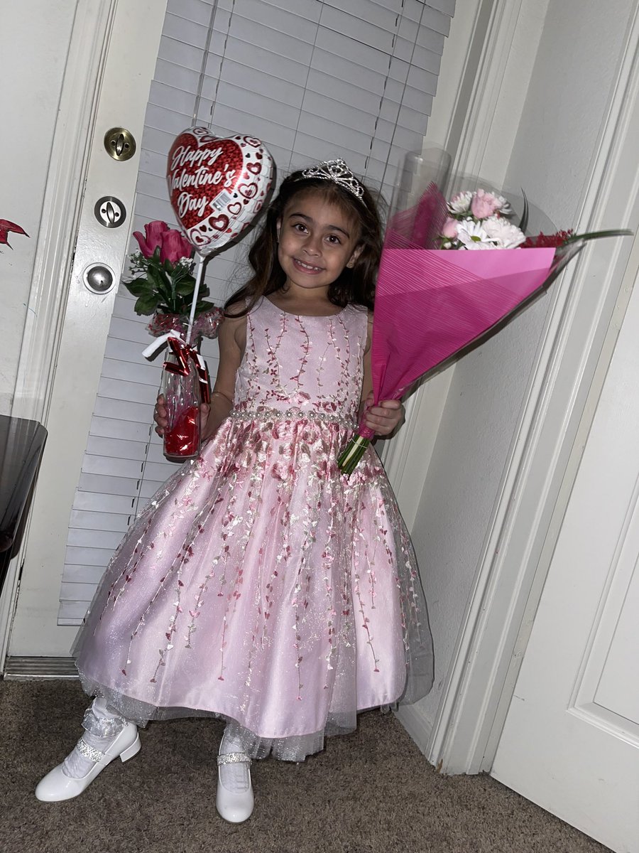 LinderosMarion's tweet photo. Father Daughter Dance @Keeble_AISD  she had a blast. Specially with her awesome date. 🥰😍💕#shesosassy  #memories https://t.co/dMVBBOmbyd