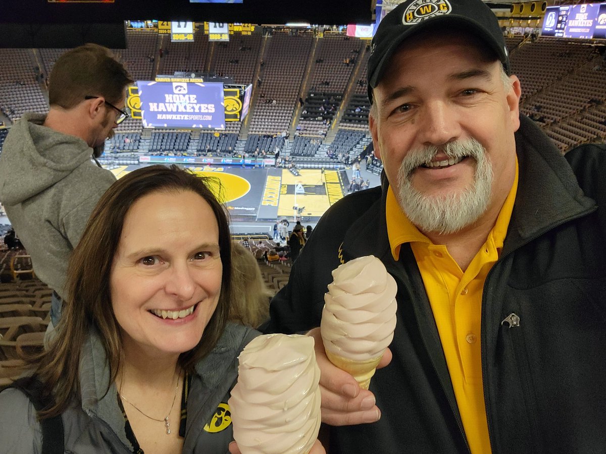 Just enough time for a quick #CarverCone before some #HawkeyeWrestling DOMINATION!!!
#FightForIowa