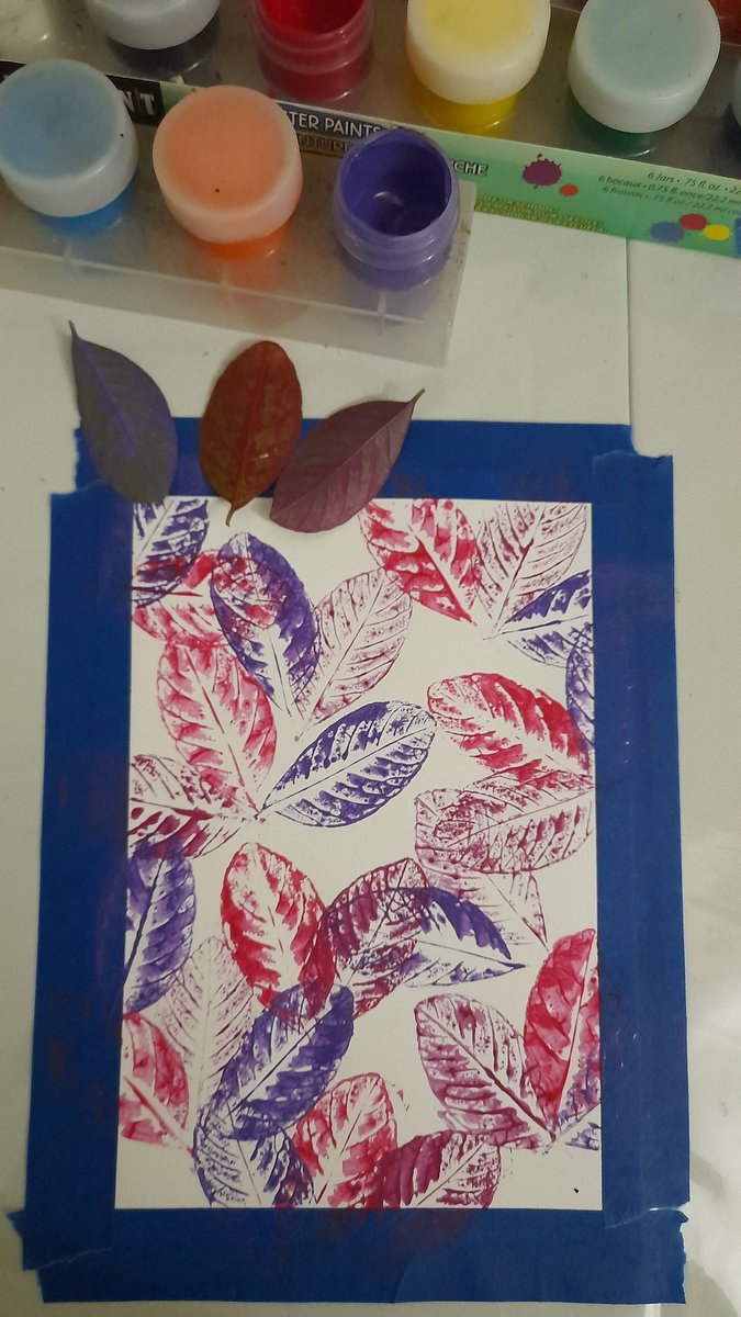 XxNightblazexX's tweet photo. Call me lazy, but day 10 is a printmaking day 😄
#FebruaryLeaves
#oneaday 
#art #printmaking #acrylicpainting
#acrylicabstract #stamp #pattern https://t.co/uUpxrzquf3