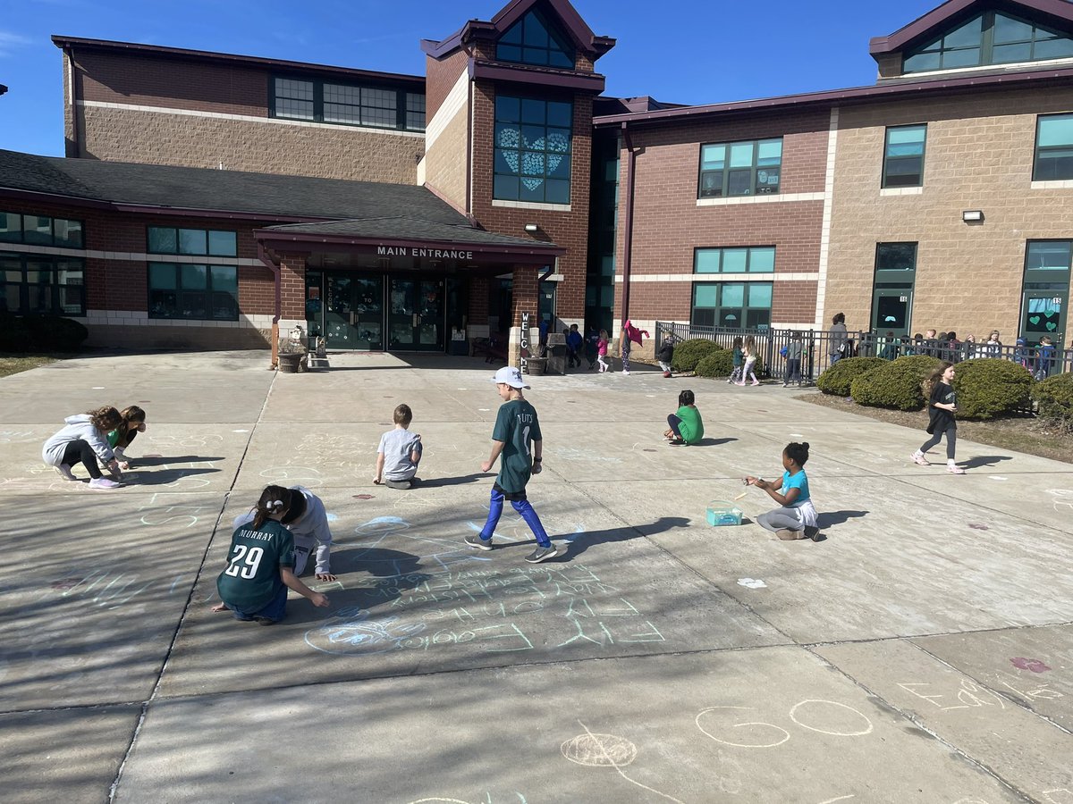 All things Eagles today inside and outside of room 340! <a href="/ConcordGV/">Concord Elementary</a> Go birds 🦅