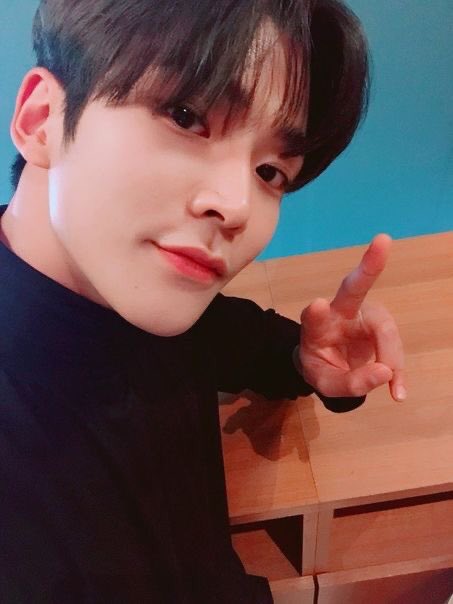 ً (@krwlooks) on Twitter photo 