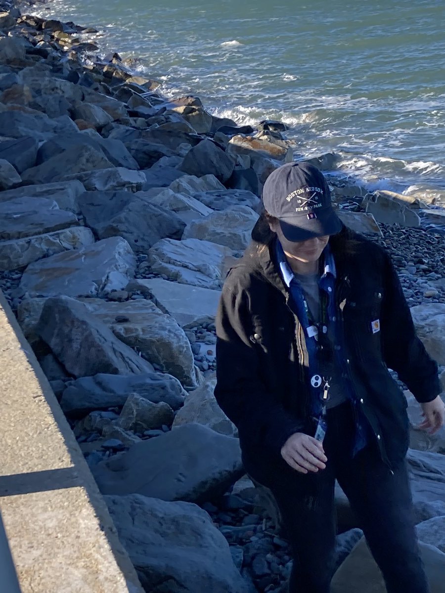 SueMo428dog's tweet photo. Beach happenings. Hat lost, met old friend, then daughter for lunch & hat hero rescue #Hull #themaggs #greatday https://t.co/71sb7bYEtQ