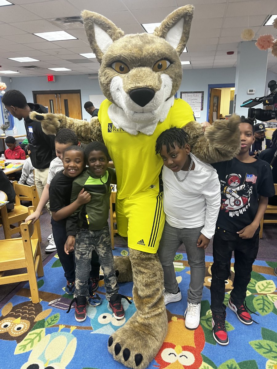 This morning we had another great time @NapierTigers  for our <a href="/MBKNashville/">MBK Nashville</a> RISE, READ, &amp; LEAD Literacy Mentoring event. Shout out to our partners <a href="/NashvilleSC/">Nashville SC</a> , <a href="/UWNashville/">United Way of Greater Nashville</a> &amp; <a href="/mixtape615/">MixTape615</a> for  showing up to support our boys. Reading scores at the school are going 🆙📈📚