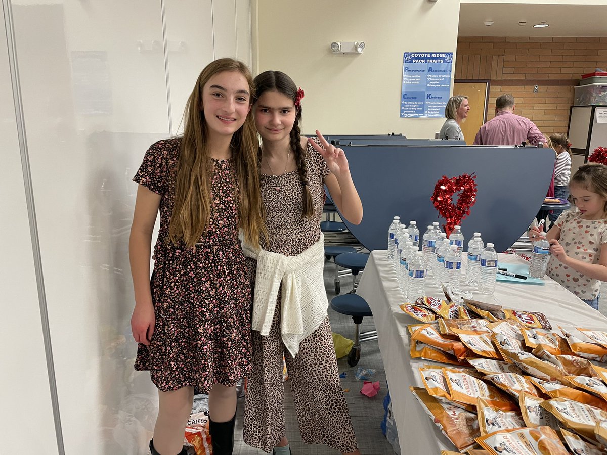 CoyoteRidge_PTO's tweet photo. And where would we be without our wonderful @legacyhsstugo volunteers?! You guys are the best, thank you for being here tonight!! @LegacyLightning https://t.co/ok5InRjn6D