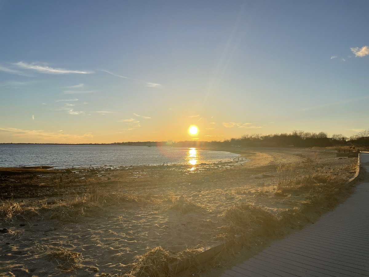 Beautiful sunset walk, this weather is amazing!!🌞🐚💕#beach #beachbum #outdoor #NewEngland