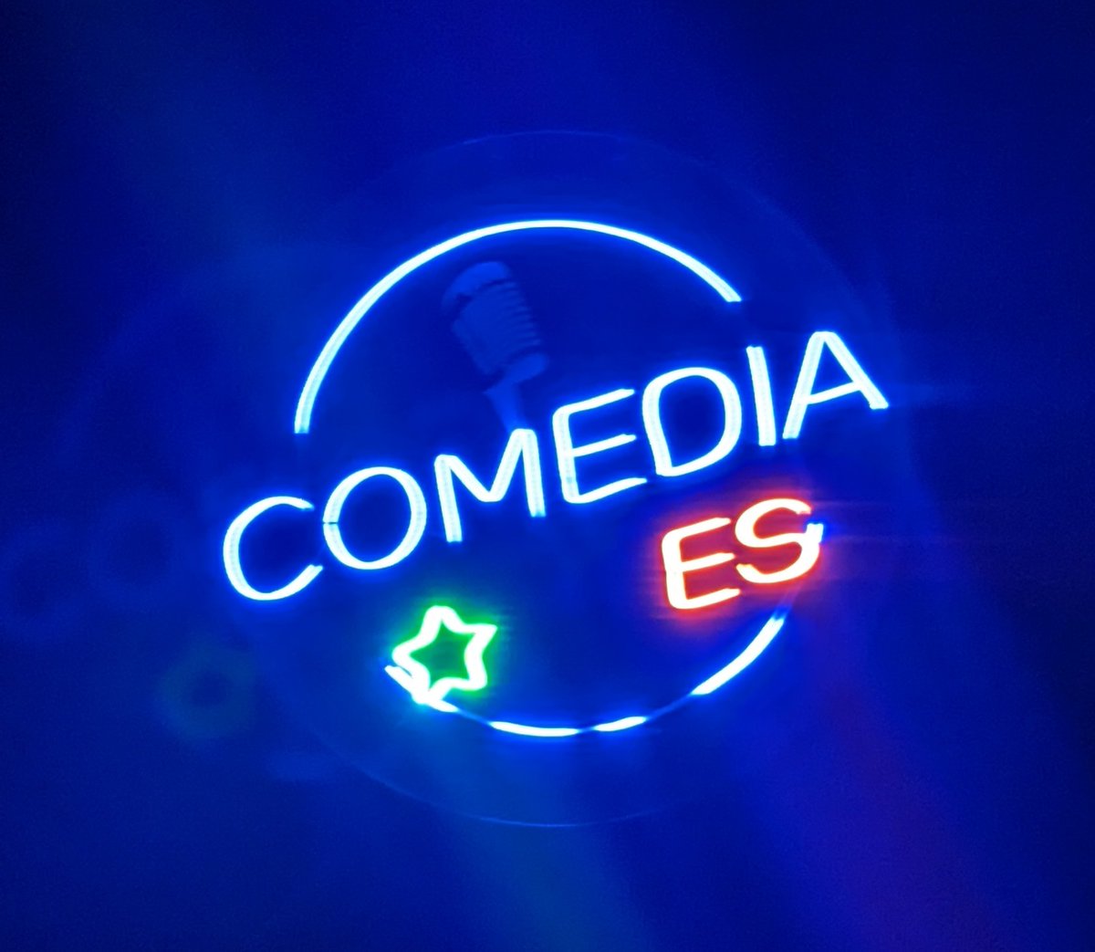 vspineda's tweet photo. En el Cupido Tóxico #comediaes https://t.co/xwmDN8DHFE