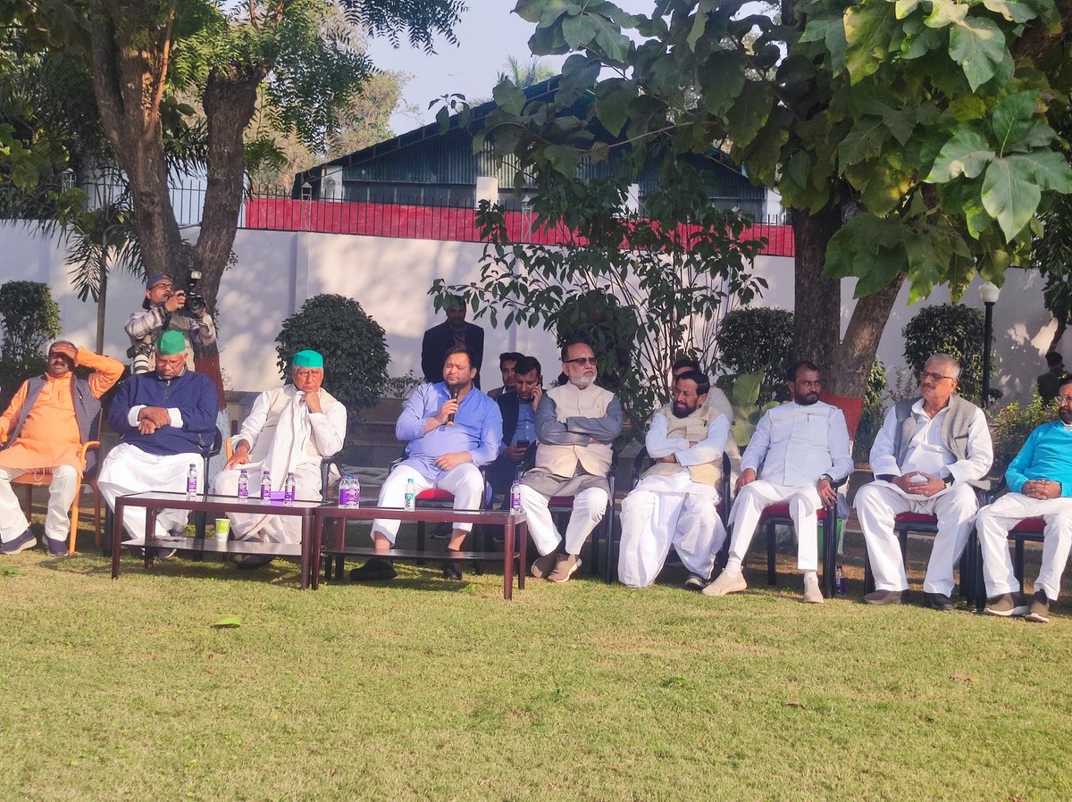 DevendraYadavMP's tweet photo. कल मा. उपमुख्यमंत्री श्री तेजस्वी यादव जी के आवास पर महागठबंधन की आगामी 25 फरवरी को पूर्णिया में होने वाली महागठबंधन की विशाल जनसभा की तैयारियों को लेकर बैठक में शामिल हुआ। इस कार्यक्रम को कामयाब बनाने के लिए विचार विमर्श किया गया।
@yadavtejashwi
@RJDforIndia https://t.co/Irm4CrWJpp