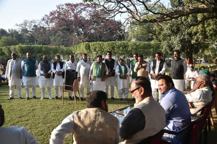 DevendraYadavMP's tweet photo. कल मा. उपमुख्यमंत्री श्री तेजस्वी यादव जी के आवास पर महागठबंधन की आगामी 25 फरवरी को पूर्णिया में होने वाली महागठबंधन की विशाल जनसभा की तैयारियों को लेकर बैठक में शामिल हुआ। इस कार्यक्रम को कामयाब बनाने के लिए विचार विमर्श किया गया।
@yadavtejashwi
@RJDforIndia https://t.co/Irm4CrWJpp