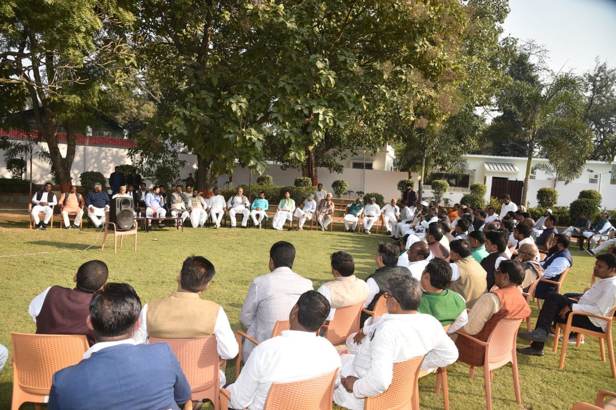 DevendraYadavMP's tweet photo. कल मा. उपमुख्यमंत्री श्री तेजस्वी यादव जी के आवास पर महागठबंधन की आगामी 25 फरवरी को पूर्णिया में होने वाली महागठबंधन की विशाल जनसभा की तैयारियों को लेकर बैठक में शामिल हुआ। इस कार्यक्रम को कामयाब बनाने के लिए विचार विमर्श किया गया।
@yadavtejashwi
@RJDforIndia https://t.co/Irm4CrWJpp