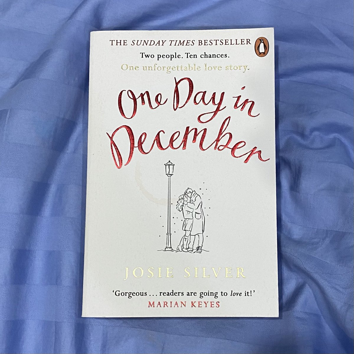 🍸 One Day in December
ราคาปก 7.99£ (ประมาณ340บาท) ขาย 200.- (รวมส่ง)
‼️เป็นหนังสือมือสองนะคะ สามารถทักมาขอดูสภาพหนังสือก่อนได้เลย🥰

#หนังสือมือ2 #หนังสือมือสอง #ตามหาหนังสือ #หนังสือมือสองสภาพดี #OneDayinDecember