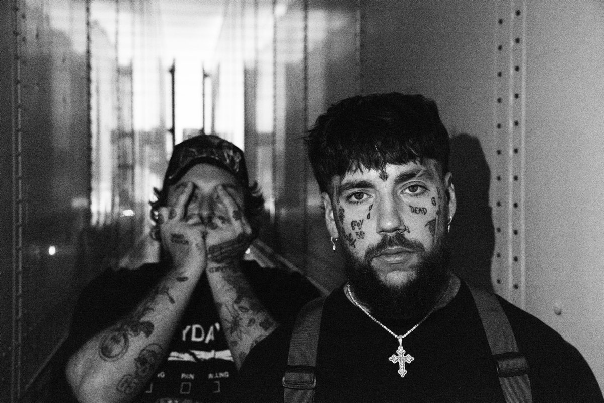 KyleLeunissen's tweet photo. These 2 changed my life forever &amp; I’m indebted to them more than they’ll ever know. I know this is the same for a lot of fans that never met them as well. It’s amazing the impact they’ve made on millions of people &amp; I’m happy to call them brothers. @SuicideChrist @suicideLEOPARD https://t.co/aWL9SLADgI